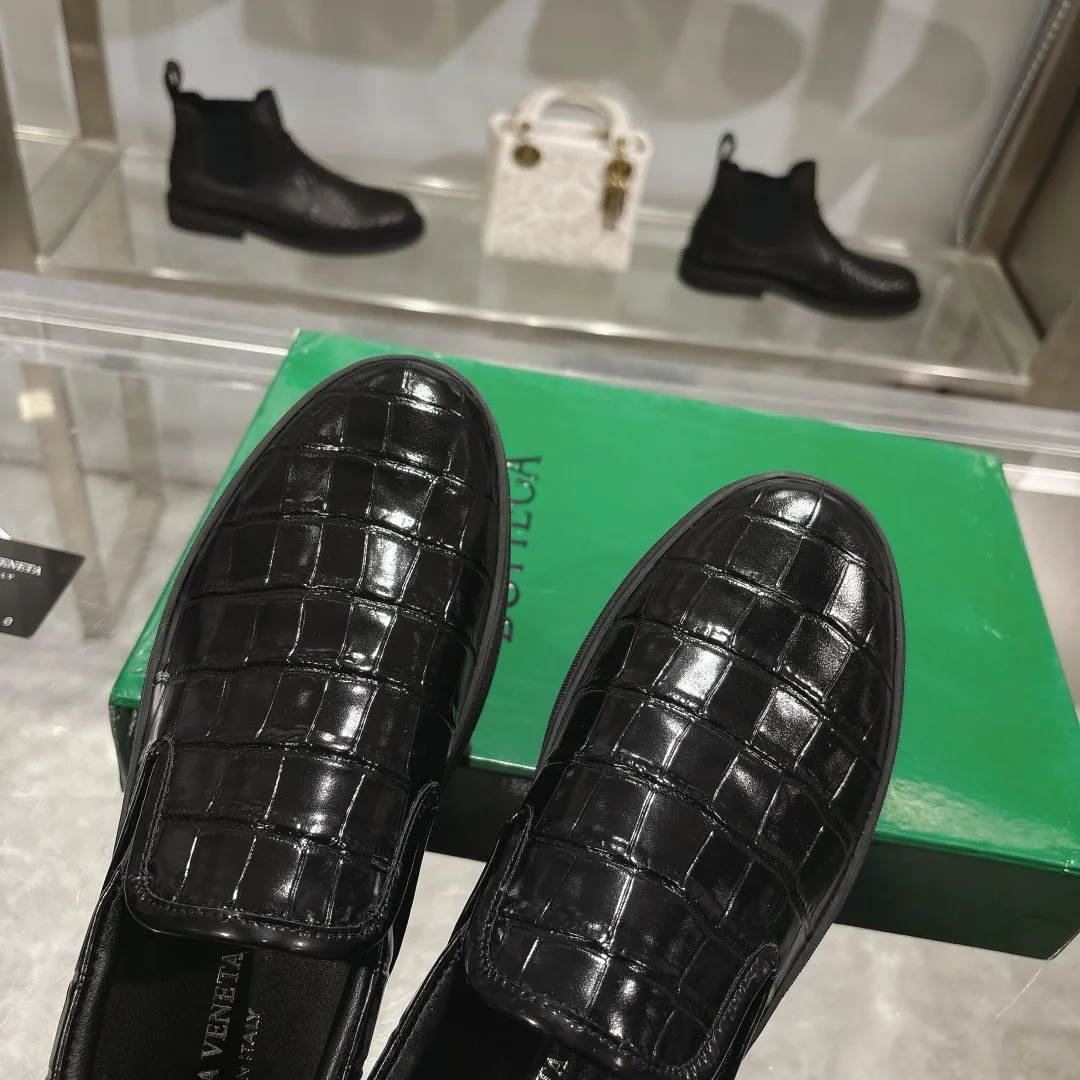 [BV] Top P: 720💰 Couple style, Size: Female 35-39, Male 39--44 (Female 40. Male 38. 45, non-refundable) Bottega Veneta 2025 new model, the highest version in the counter, Bottega Veneta counter synchronization style! Round toe braided slip-on shoes! Imported cowhide leather surface, original molded outsole! 1:1 replica! !